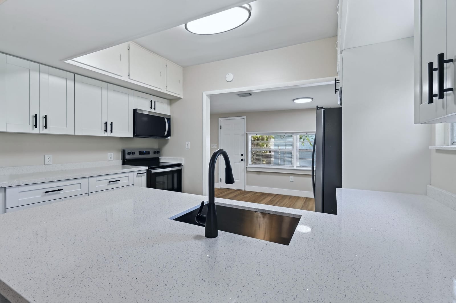 3714 Morton Avenue — photo 3