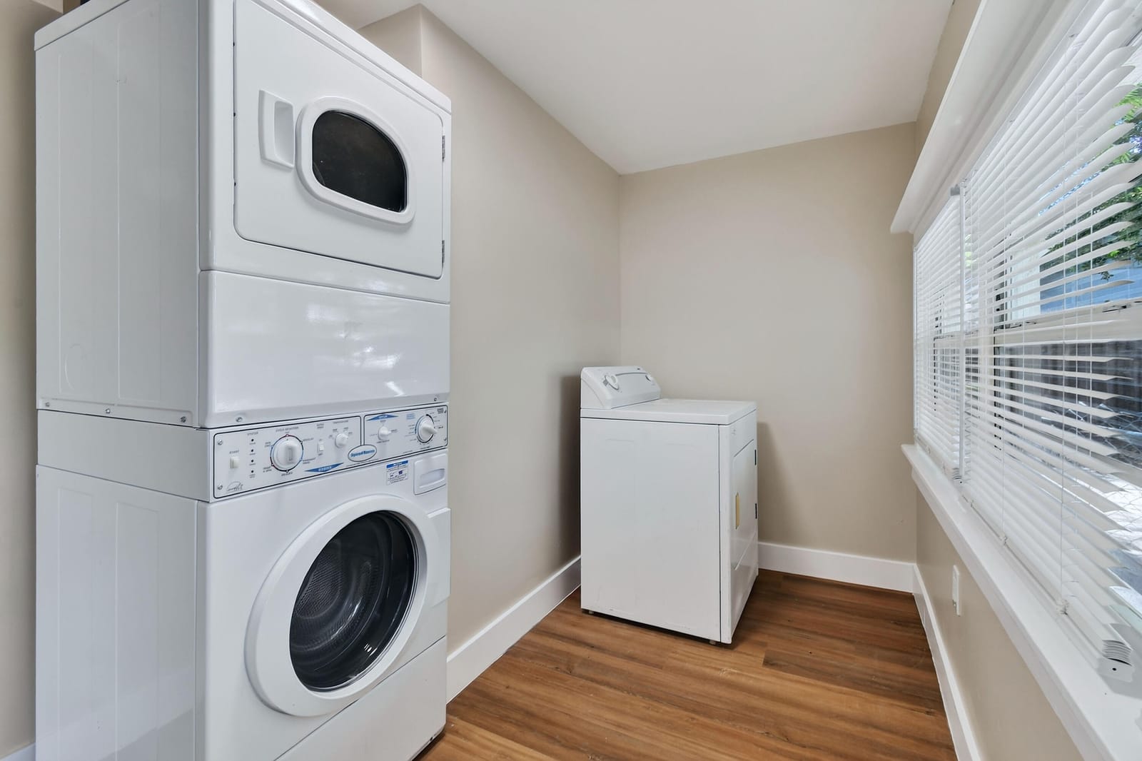 3714 Morton Avenue — photo 8