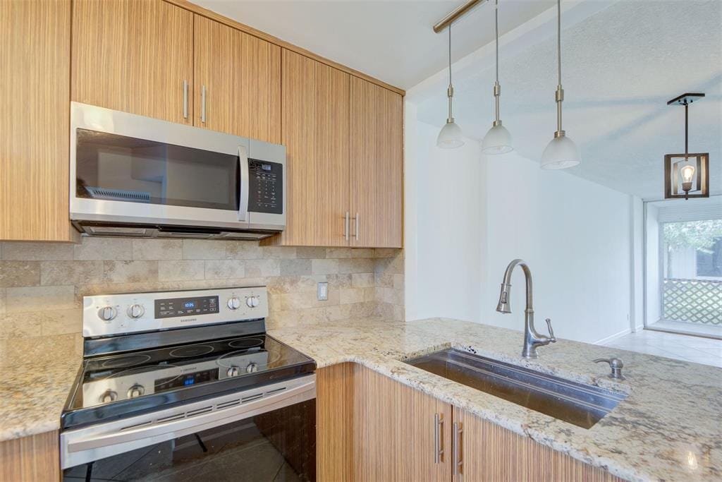 113 ROYAL PARK Drive 1H — photo 2