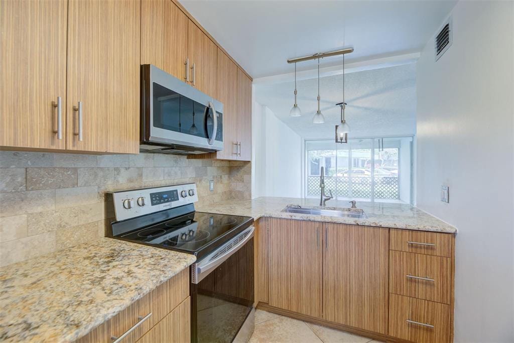 113 ROYAL PARK Drive 1H — photo 4