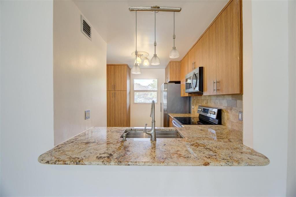 113 ROYAL PARK Drive 1H — photo 5