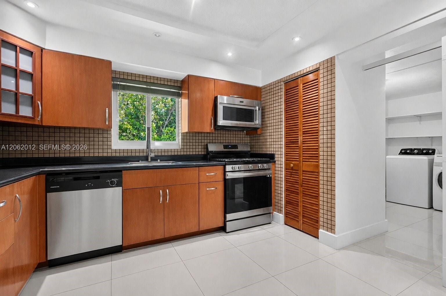 17200 NE 15th Avenue, North Miami Beach, FL 33162 photo 20