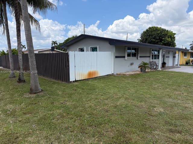 1000 NW 76th Terrace, Pembroke Pines, FL 33024