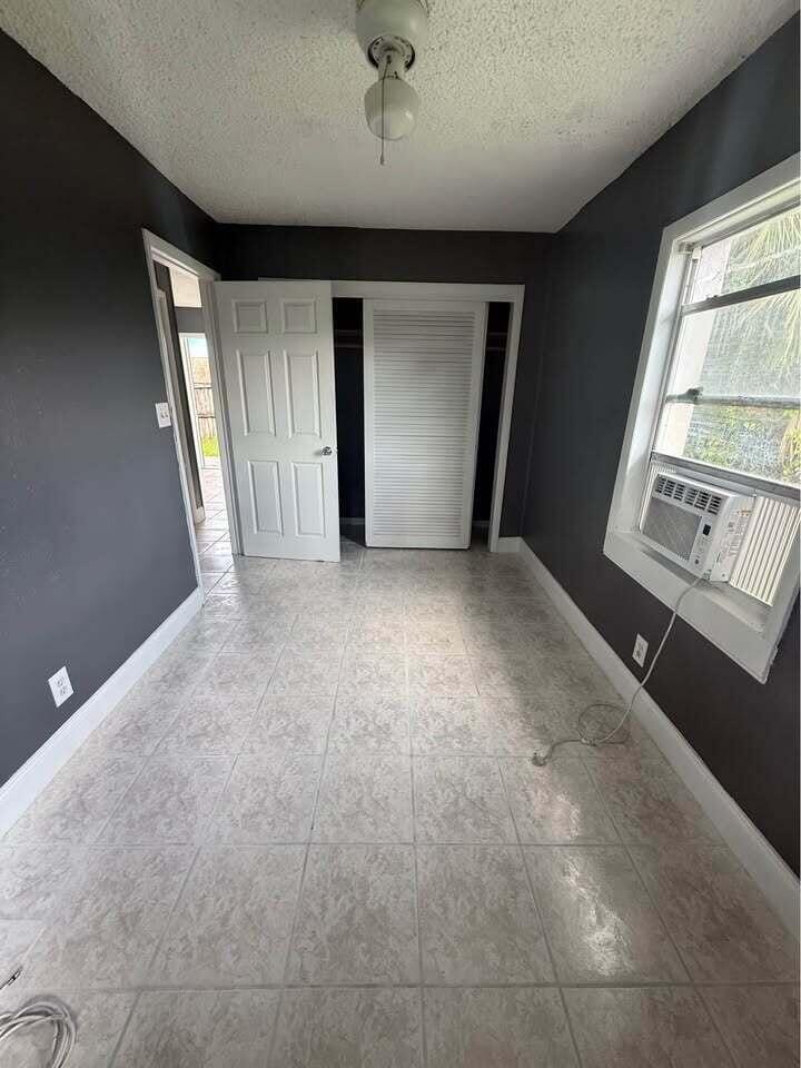 2960 CHICKAMAUGA Avenue — photo 3