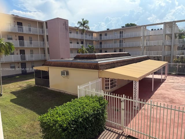 2800 NW 56th Avenue E206, Lauderhill, FL 33313