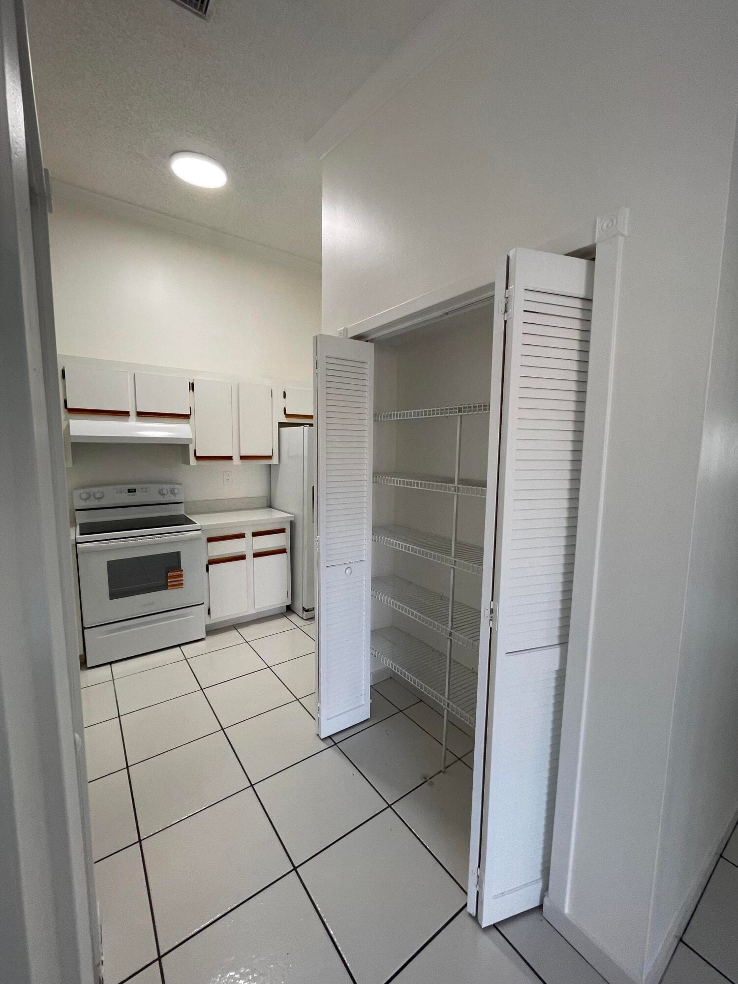 18340 Mediterranean Boulevard 2806, Hialeah, FL 33015 photo 6