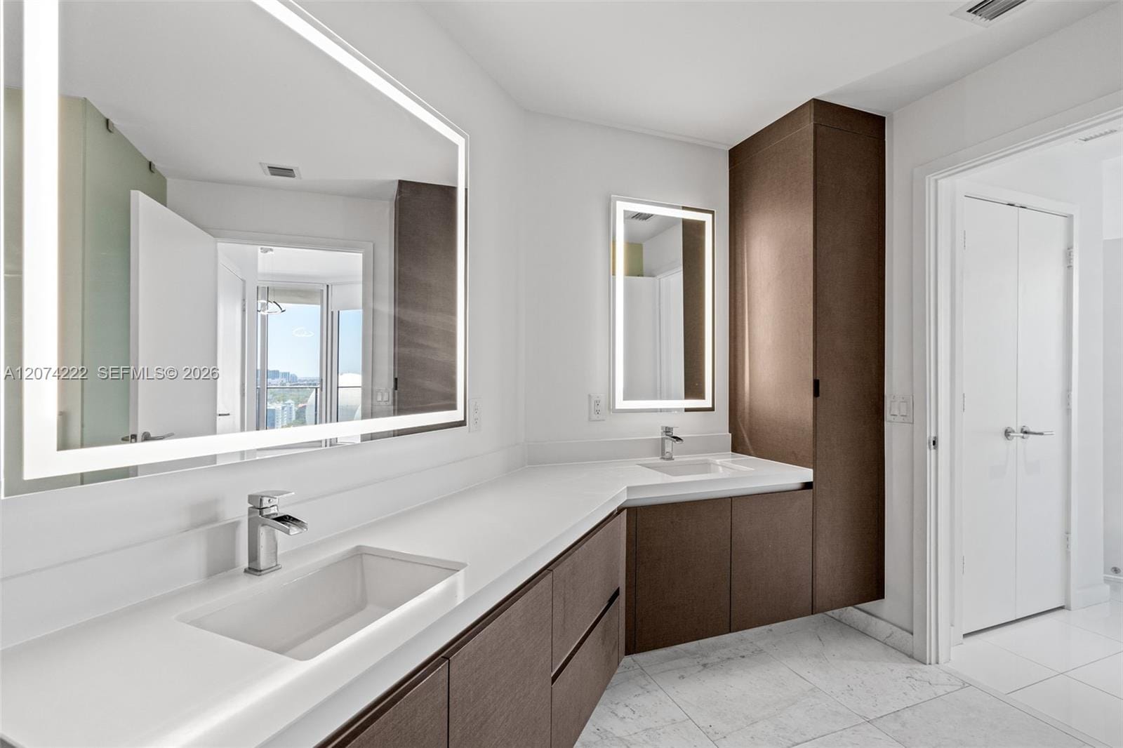 851 NE 1st Avenue 1506 — photo 2