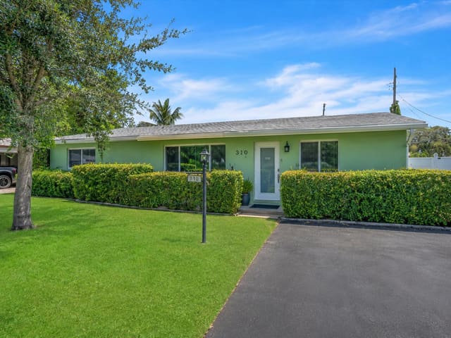 310 SE 8TH Court, sold in Norwood, Pompano Beach, FL