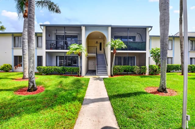 1114 Green Pine Boulevard A1, Palm Club Village, West Palm Beach, FL