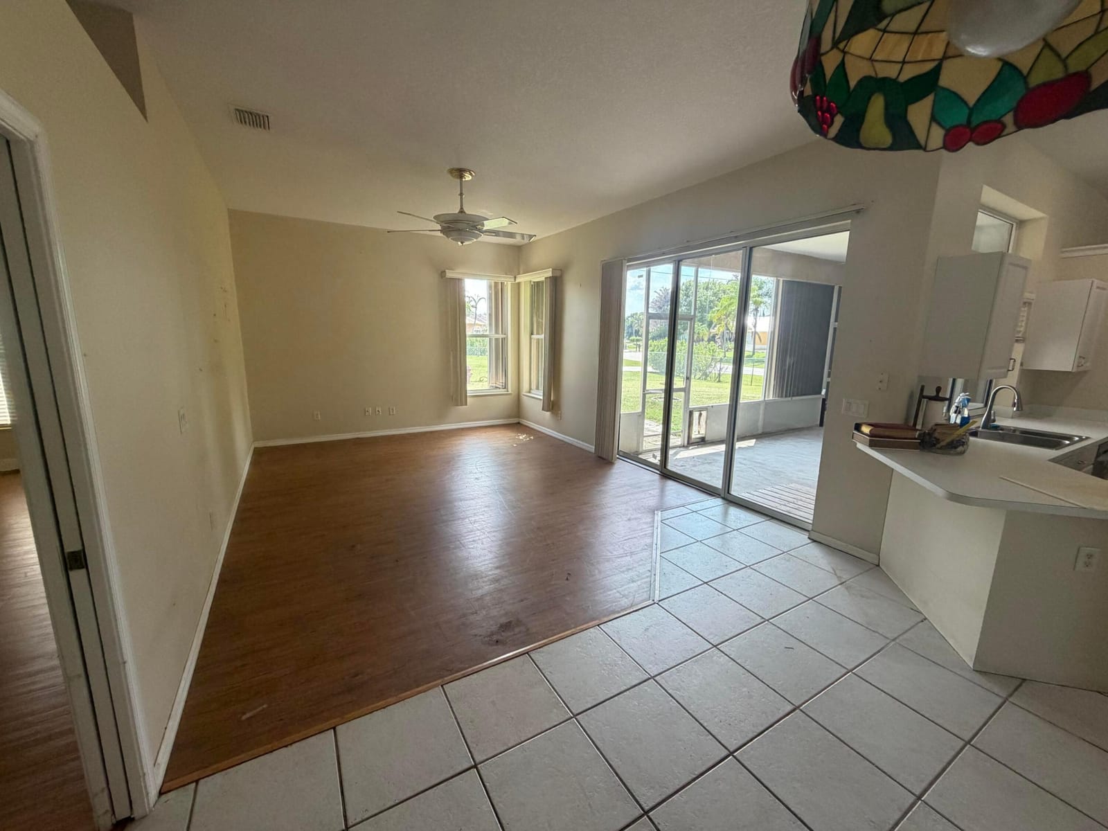 606 SE STOW Terrace — photo 2