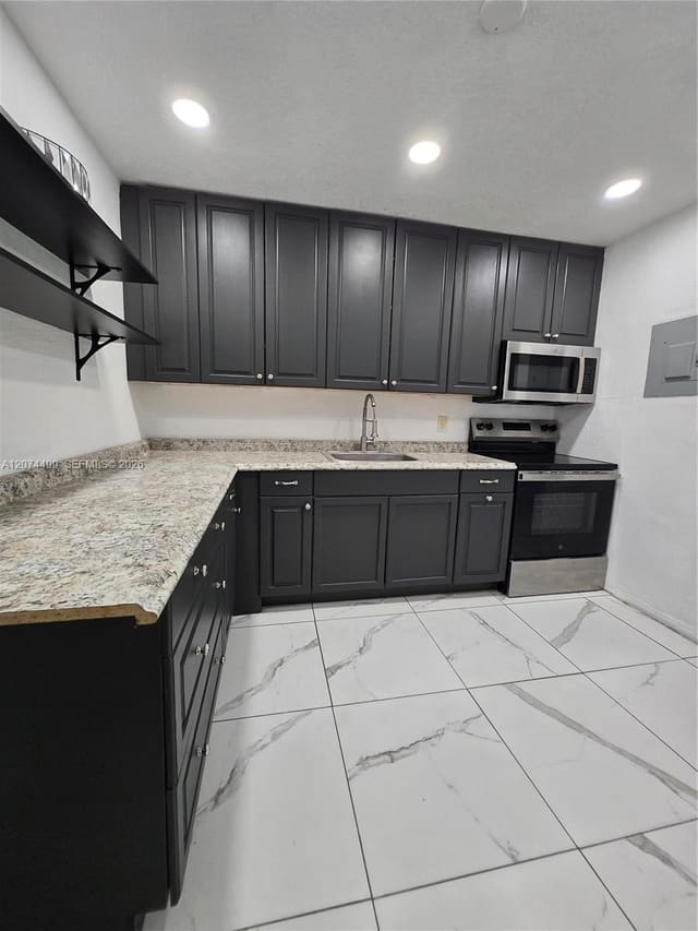 154 NW 14th Way B, Dania Beach, FL 33004