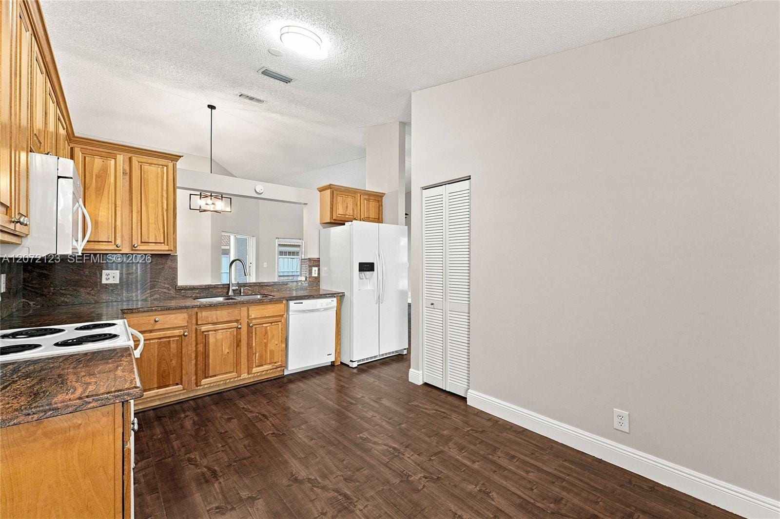 10425 NW 9th Manor — photo 4
