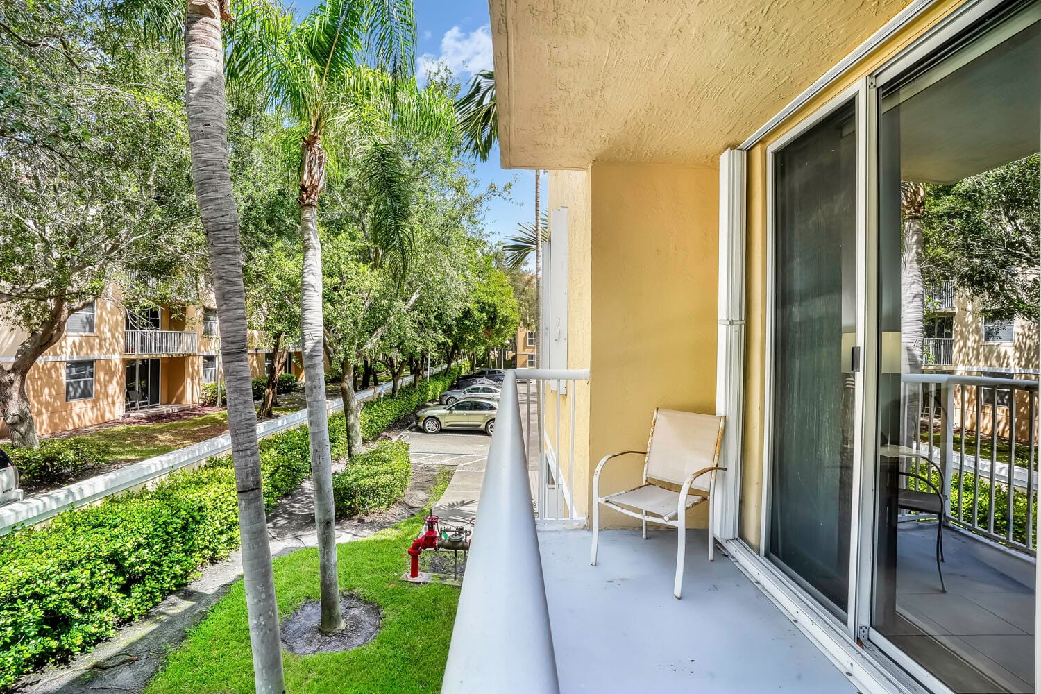 609 E SHERIDAN Street 208, Dania Beach, FL 33004