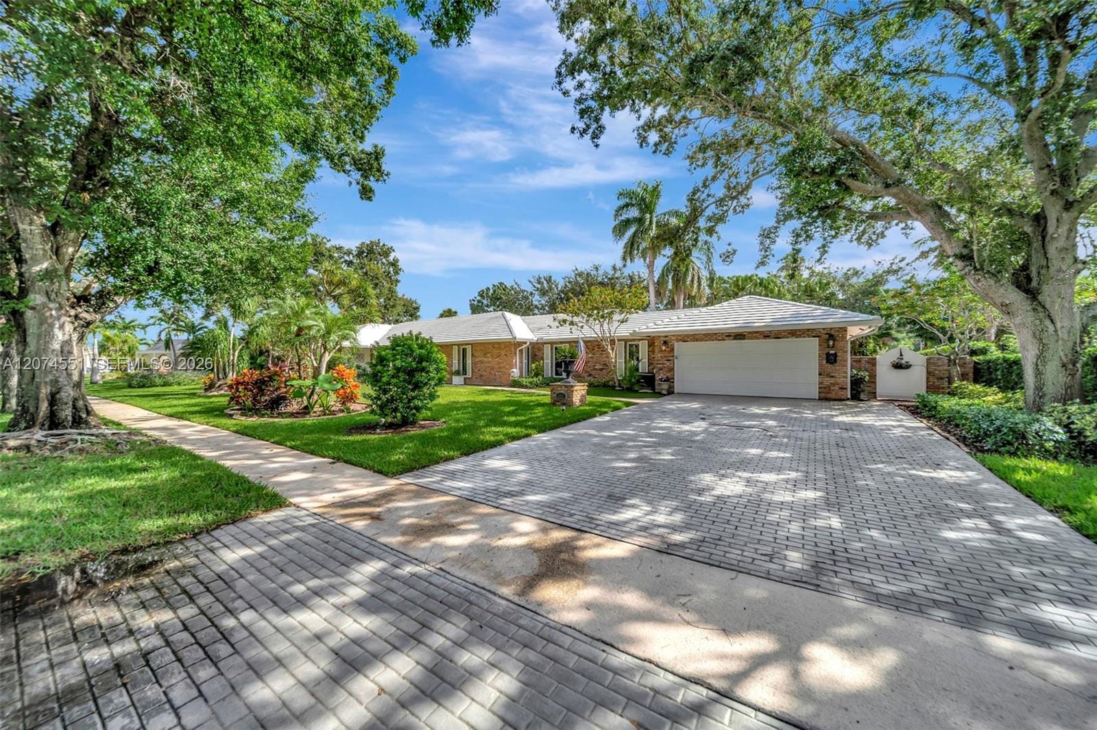 560 W Tropical Way — photo 7