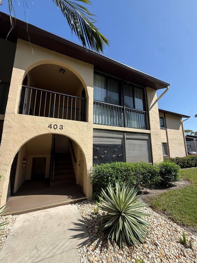 403 PINE GLEN Lane C-2, Greenacres, FL 33463