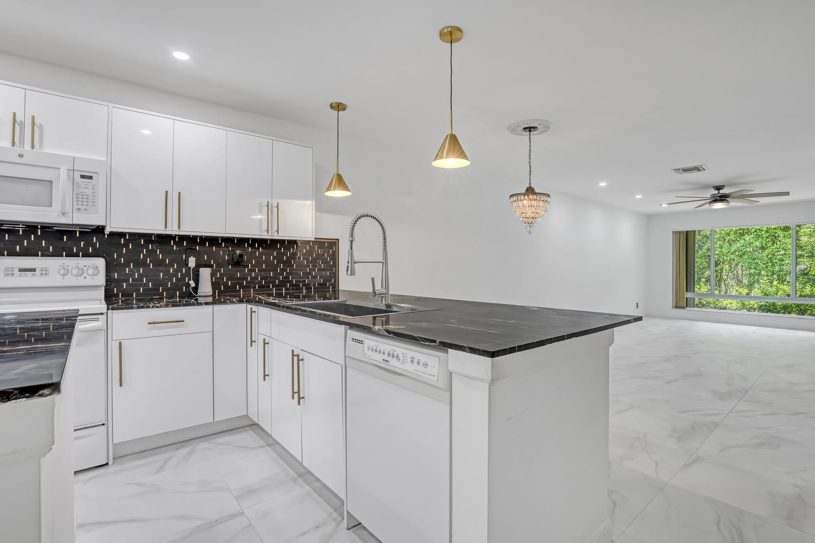 13233 Lucinda Palm Court B — photo 5