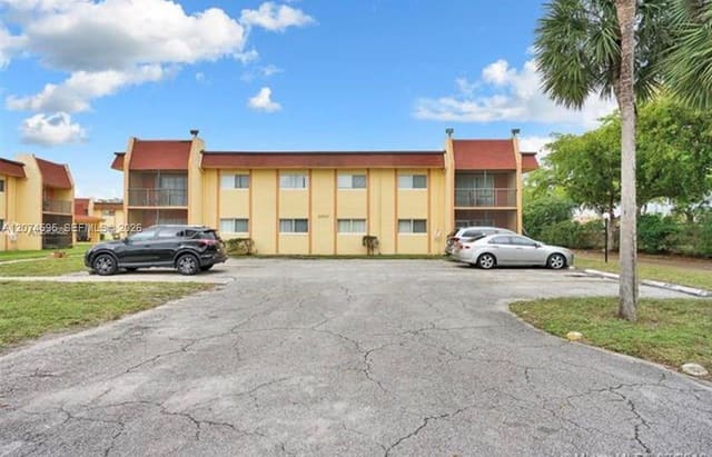 2960 NW 55th Avenue 2D, Lauderhill, FL 33313