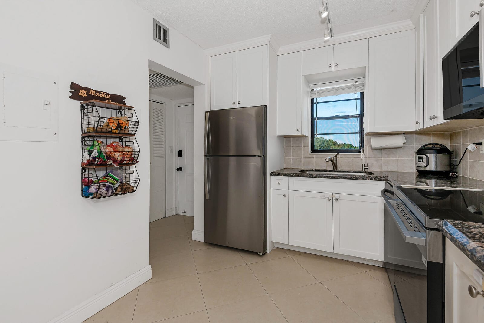 9235 SW 8th Street 502 — photo 7