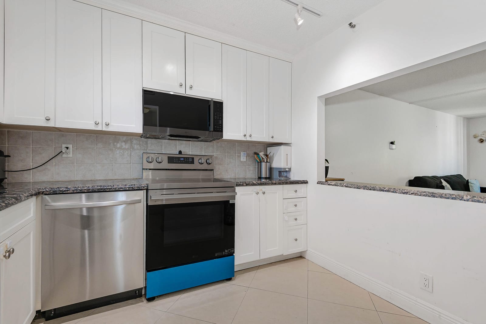 9235 SW 8th Street 502 — photo 8