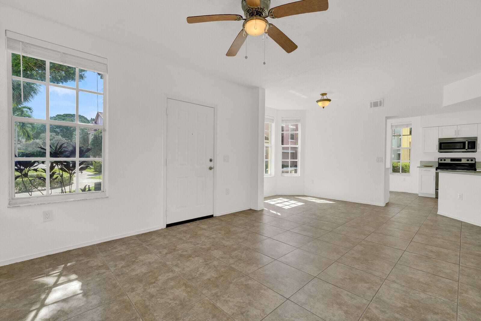 709 BELMONT Place 709 — photo 2