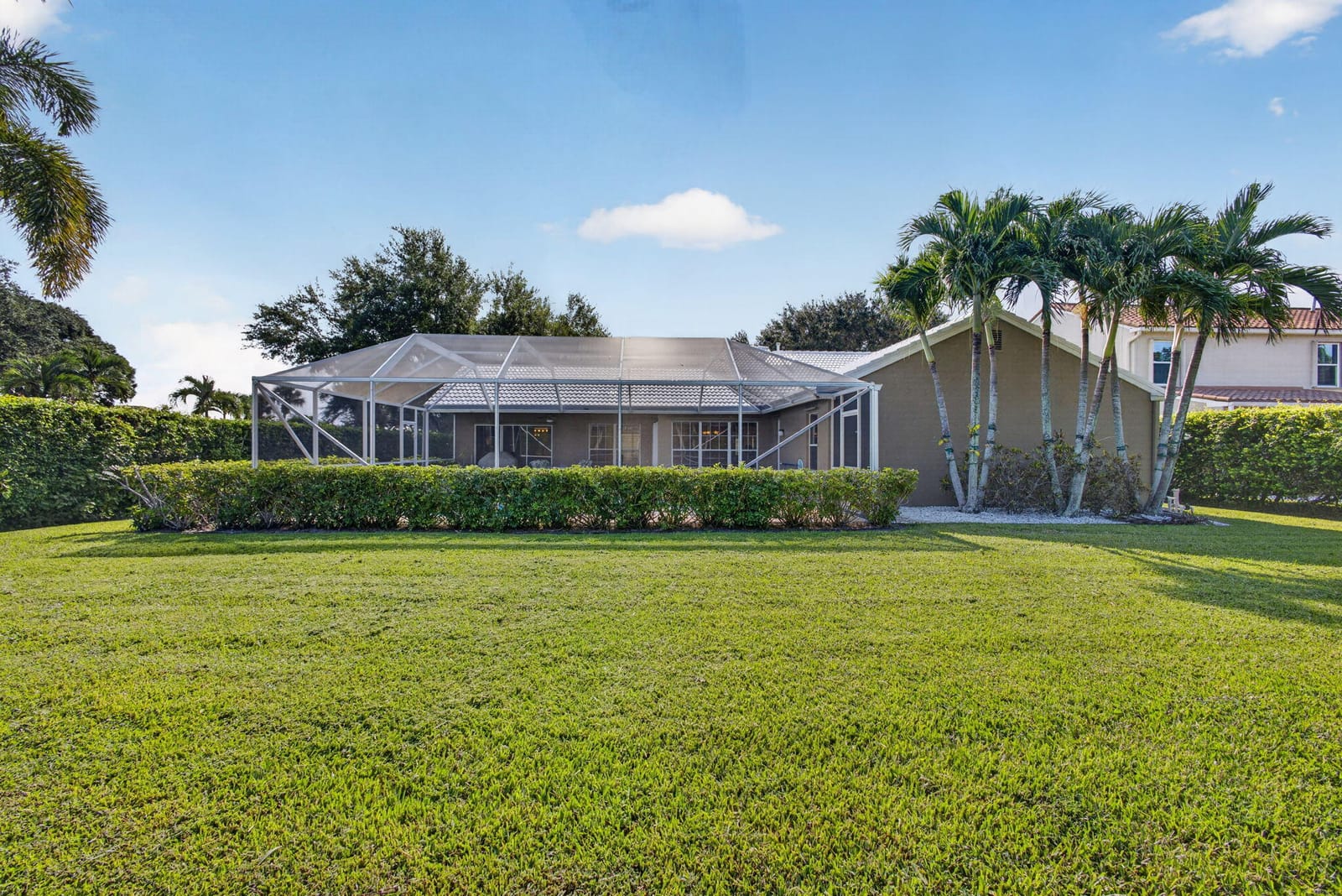 1011 WOODFIELD Circle — photo 4