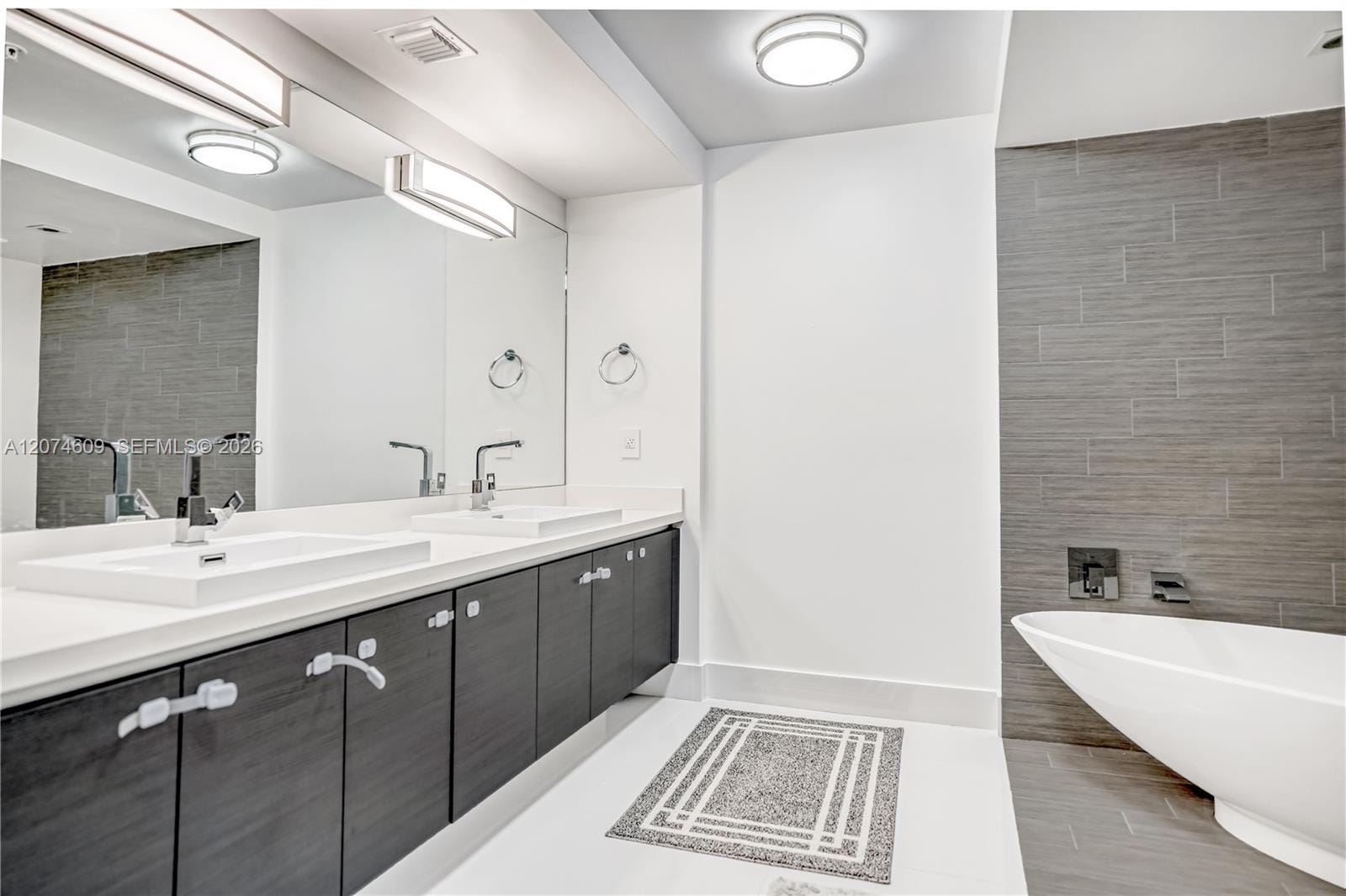 330 Sunny Isles Boulevard 5-906, Sunny Isles Beach, FL 33160 photo 16