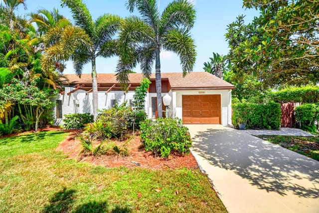 6747 Starkeys Place, Lake Worth, FL 33467
