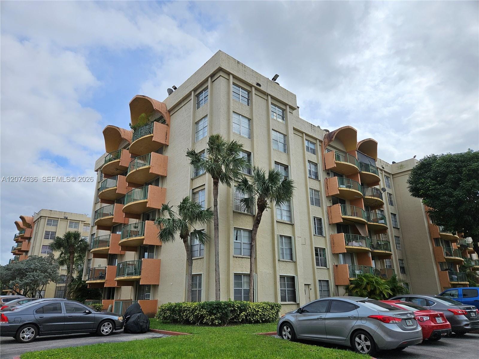 Pending home at 9320 Fontainebleau Boulevard 401, Miami, FL 33172