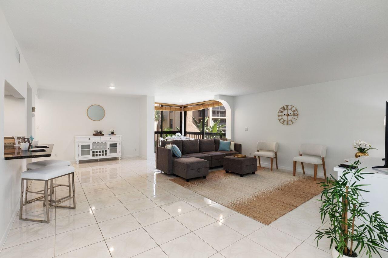 2455 LINDELL Boulevard 3210 — photo 5
