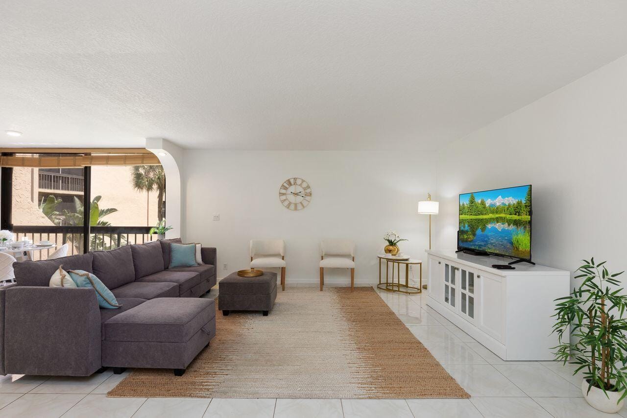 2455 LINDELL Boulevard 3210 — photo 6