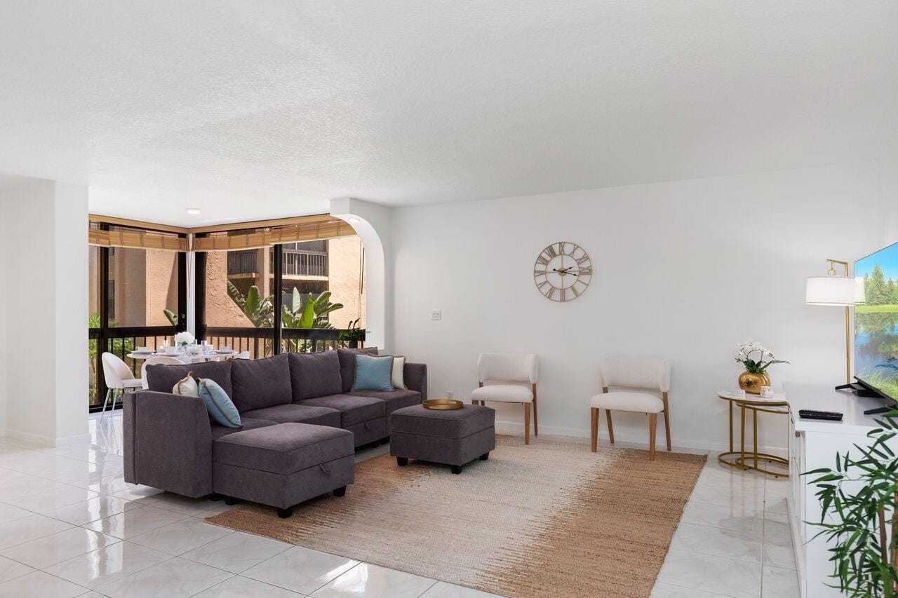 2455 LINDELL Boulevard 3210 — photo 8