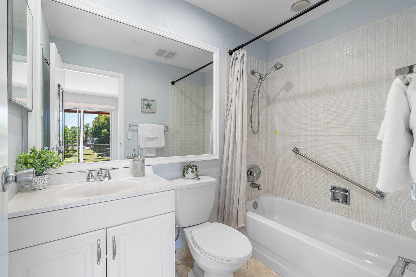 566 Saxony L, Delray Beach, FL 33446 photo 19