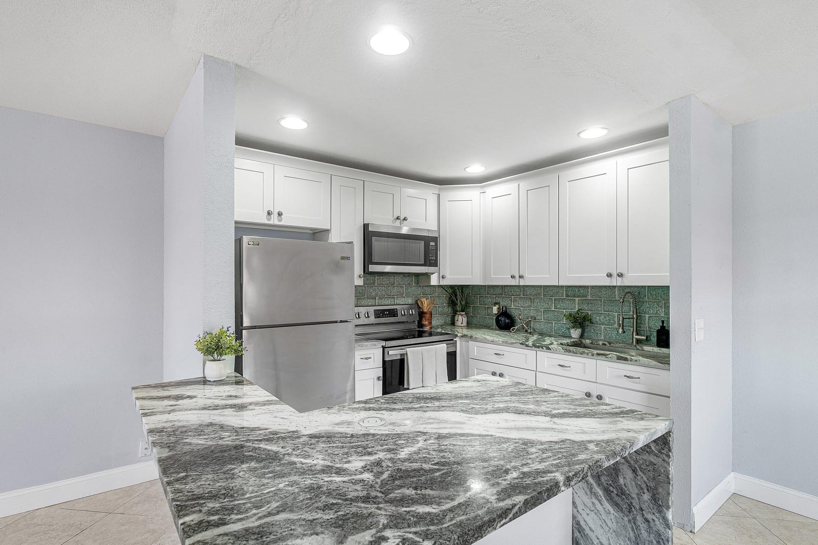 566 Saxony L, Delray Beach, FL 33446