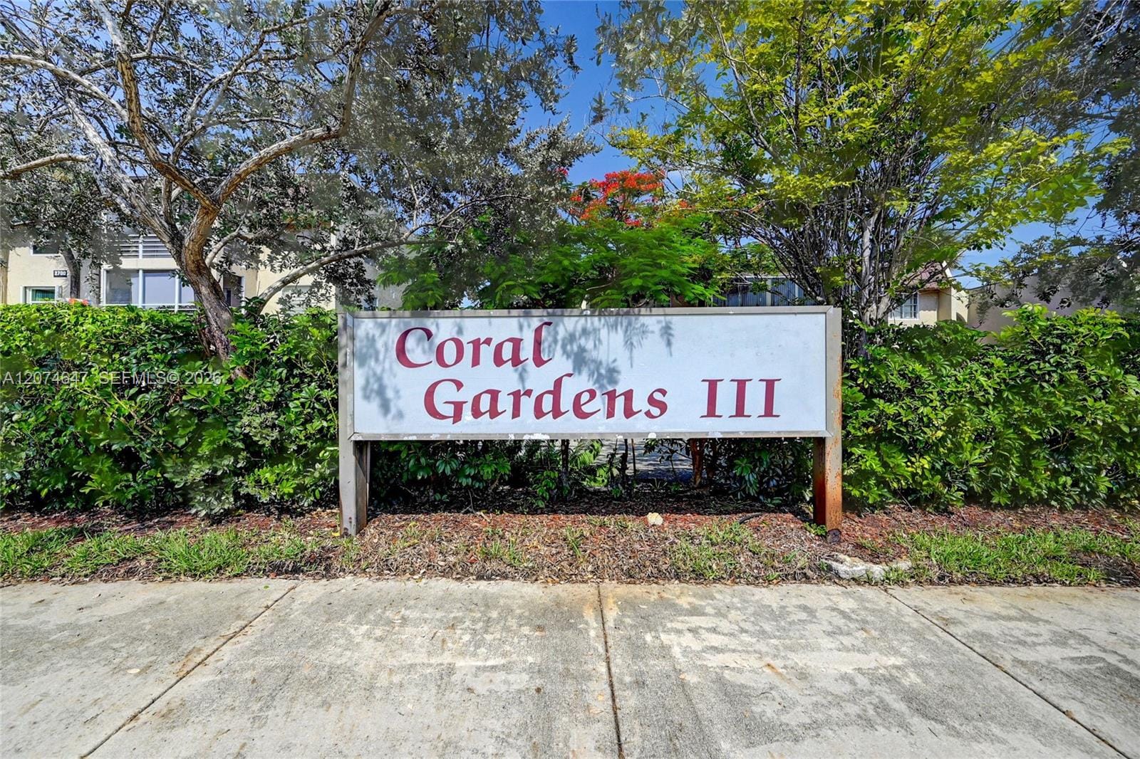 2700 Riverside Drive 303-B — photo 2