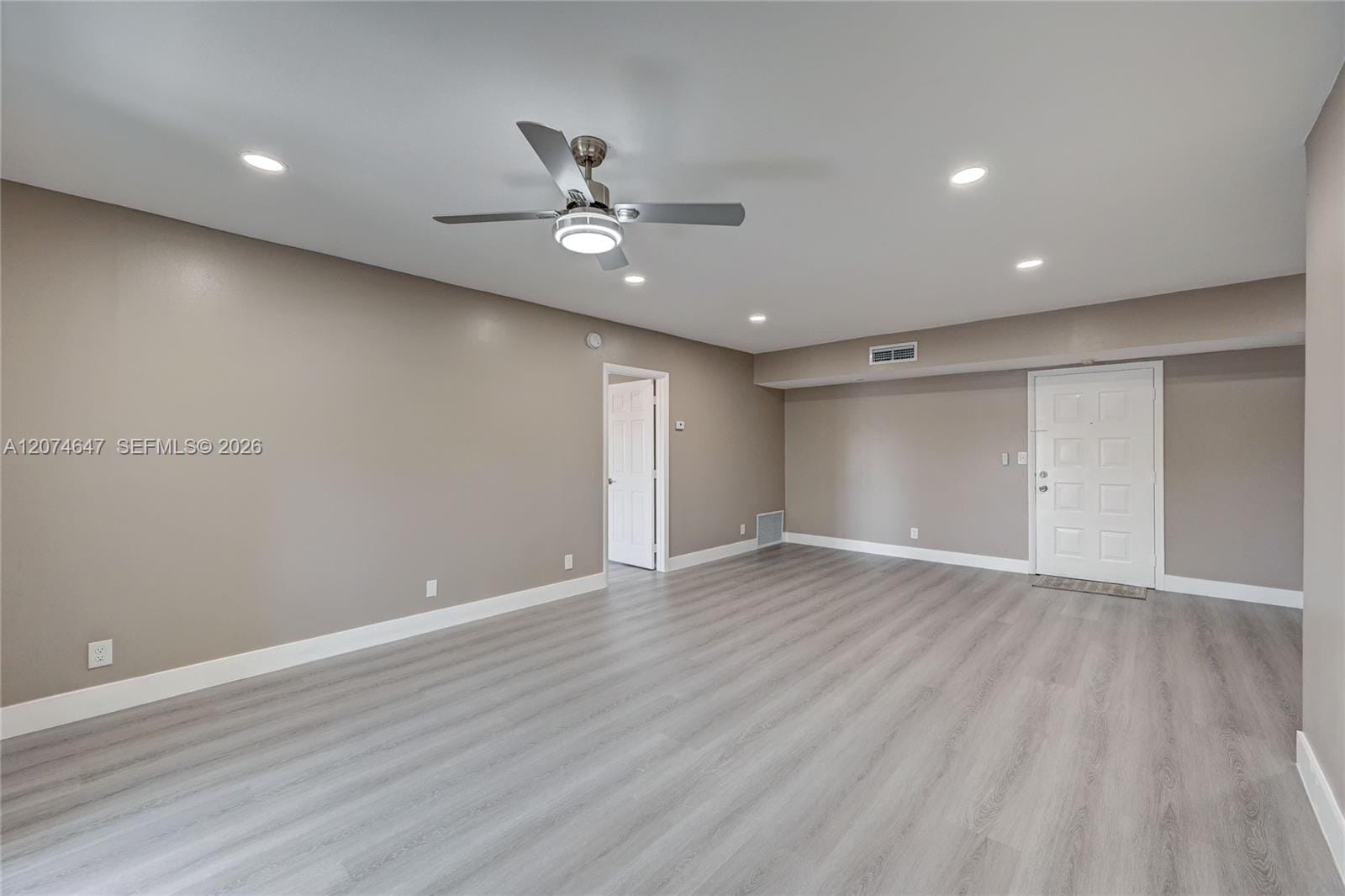 2700 Riverside Drive 303-B — photo 11