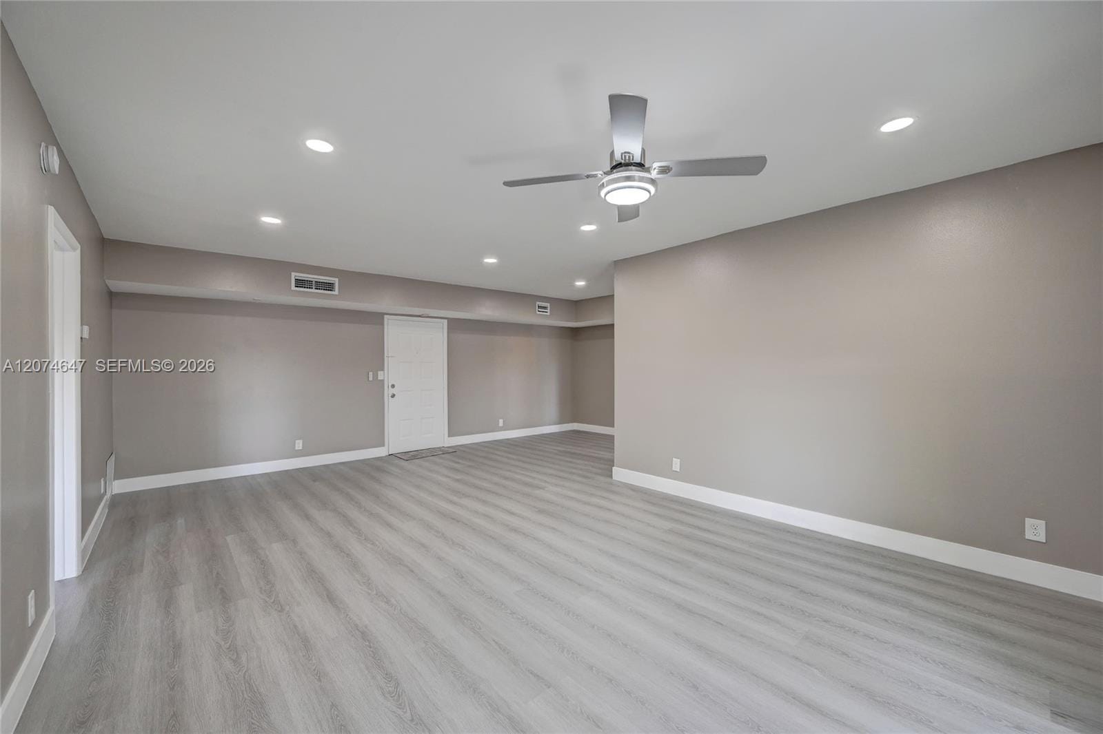 2700 Riverside Drive 303-B — photo 12