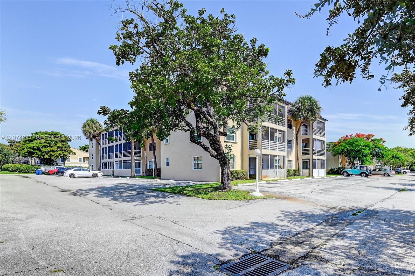 2700 Riverside Drive 303-B — photo 3
