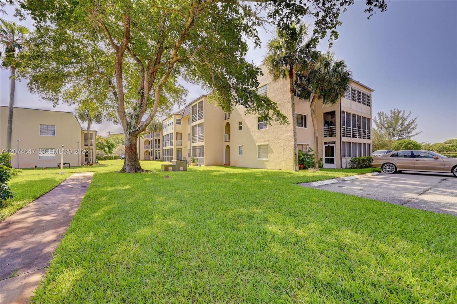 2700 Riverside Drive 303-B — photo 4
