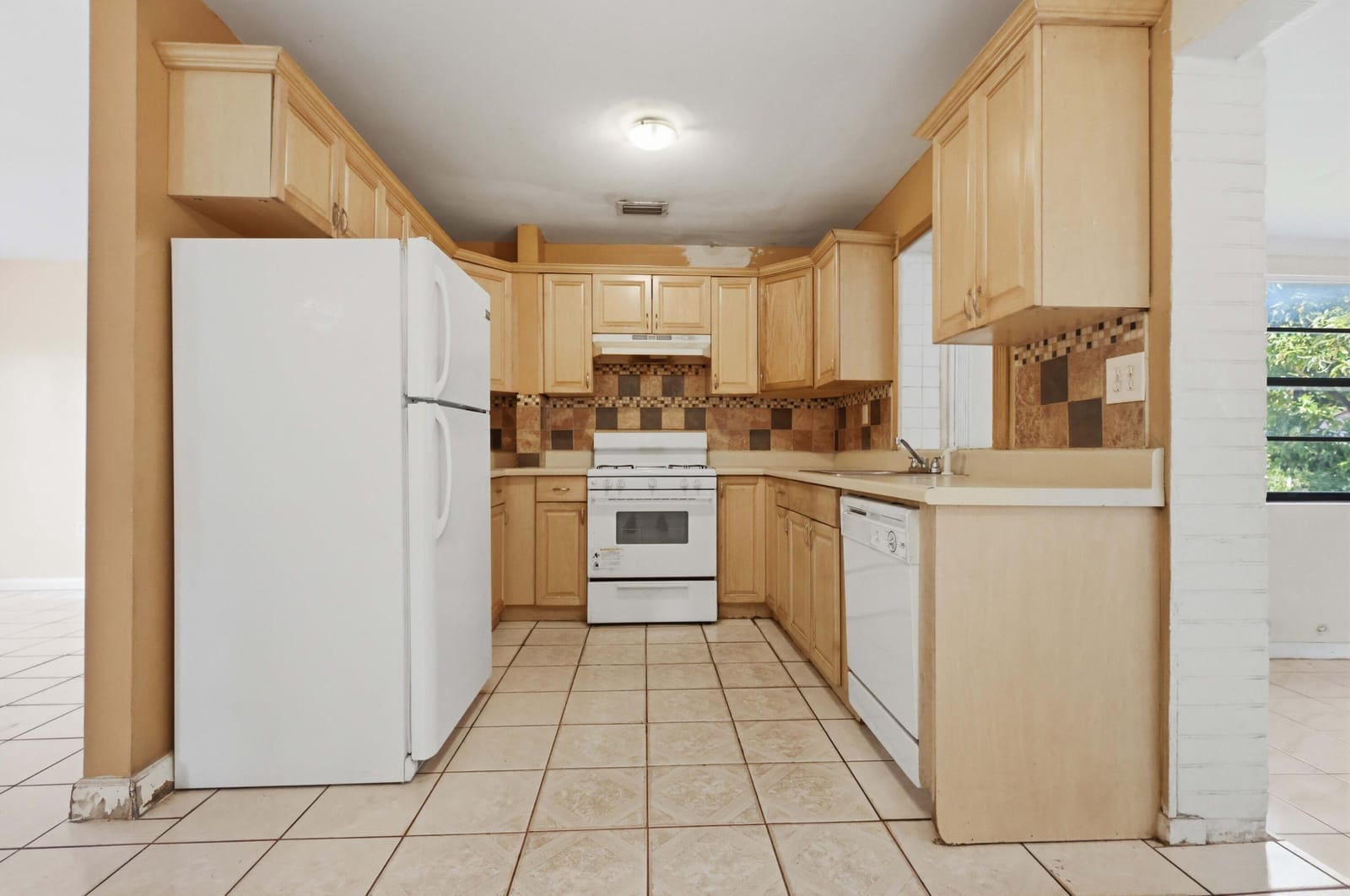980 NW 183RD Street, Miami Gardens, FL 33169 photo 8