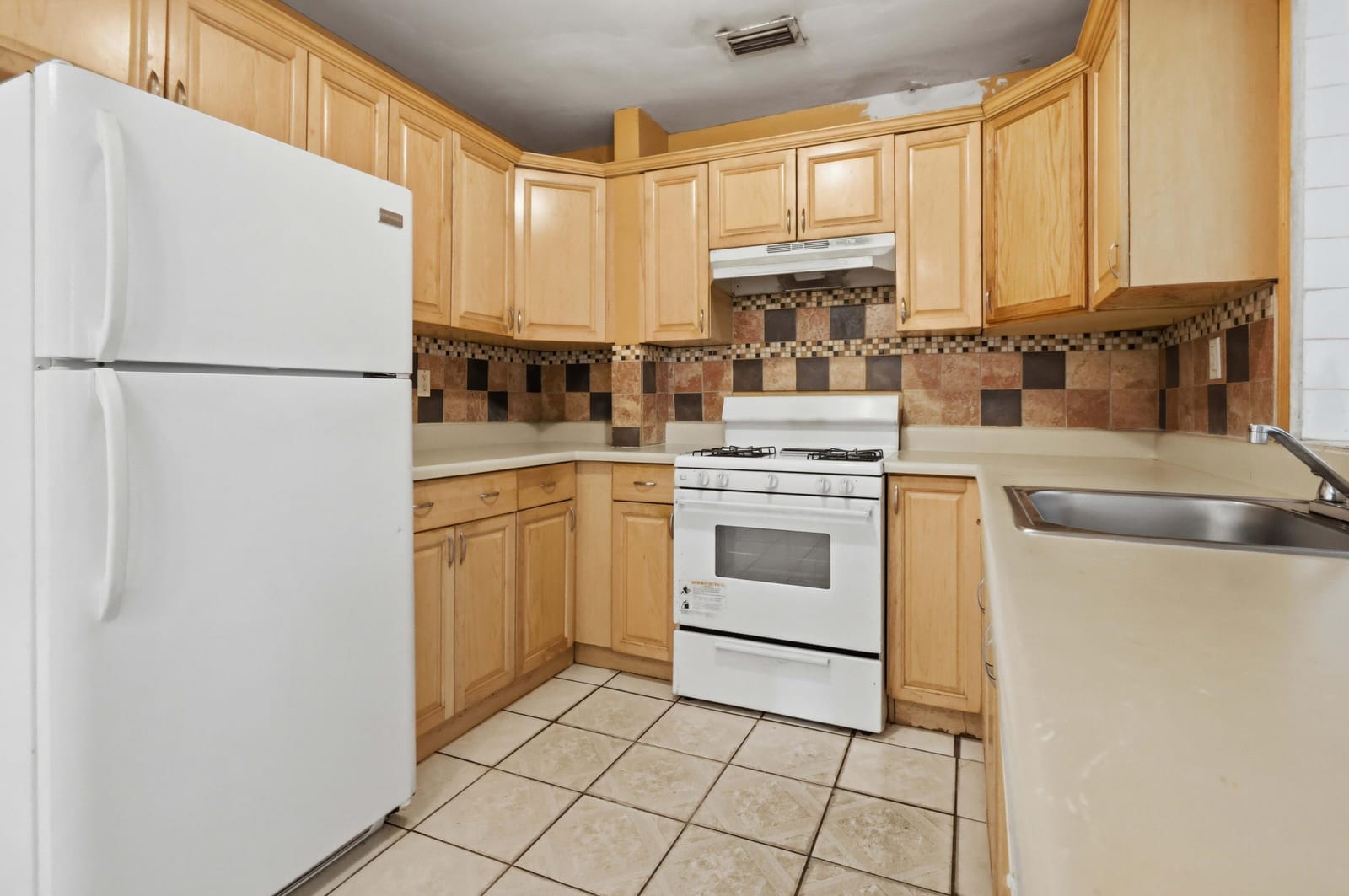 980 NW 183RD Street, Miami Gardens, FL 33169 photo 9