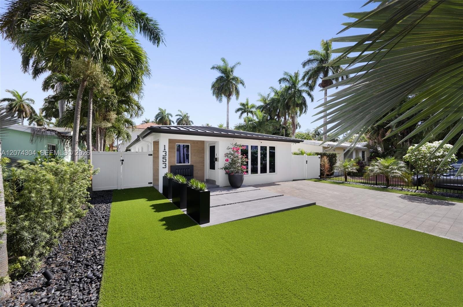 1353 Van Buren Street — photo 3