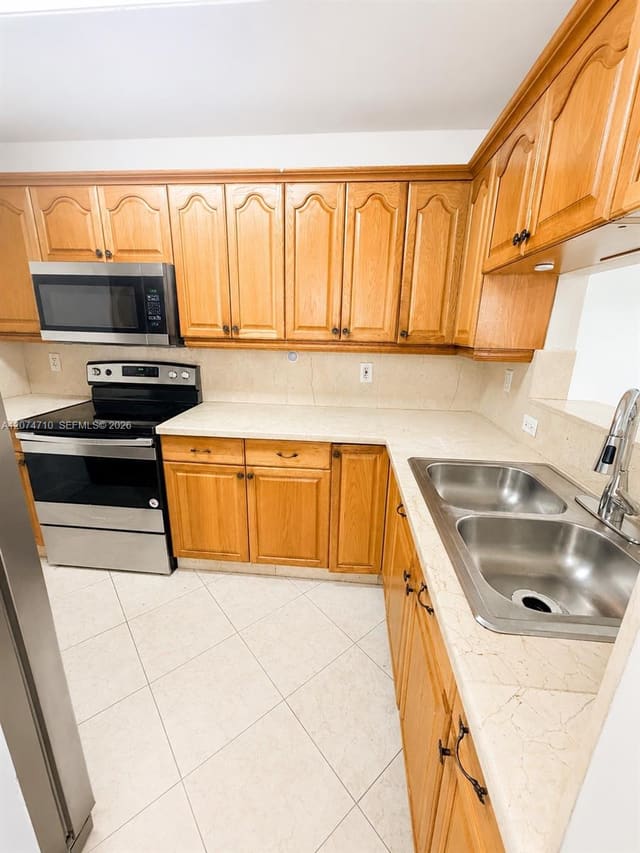 15342 SW 72nd Street 17-14, Miami, FL 33193