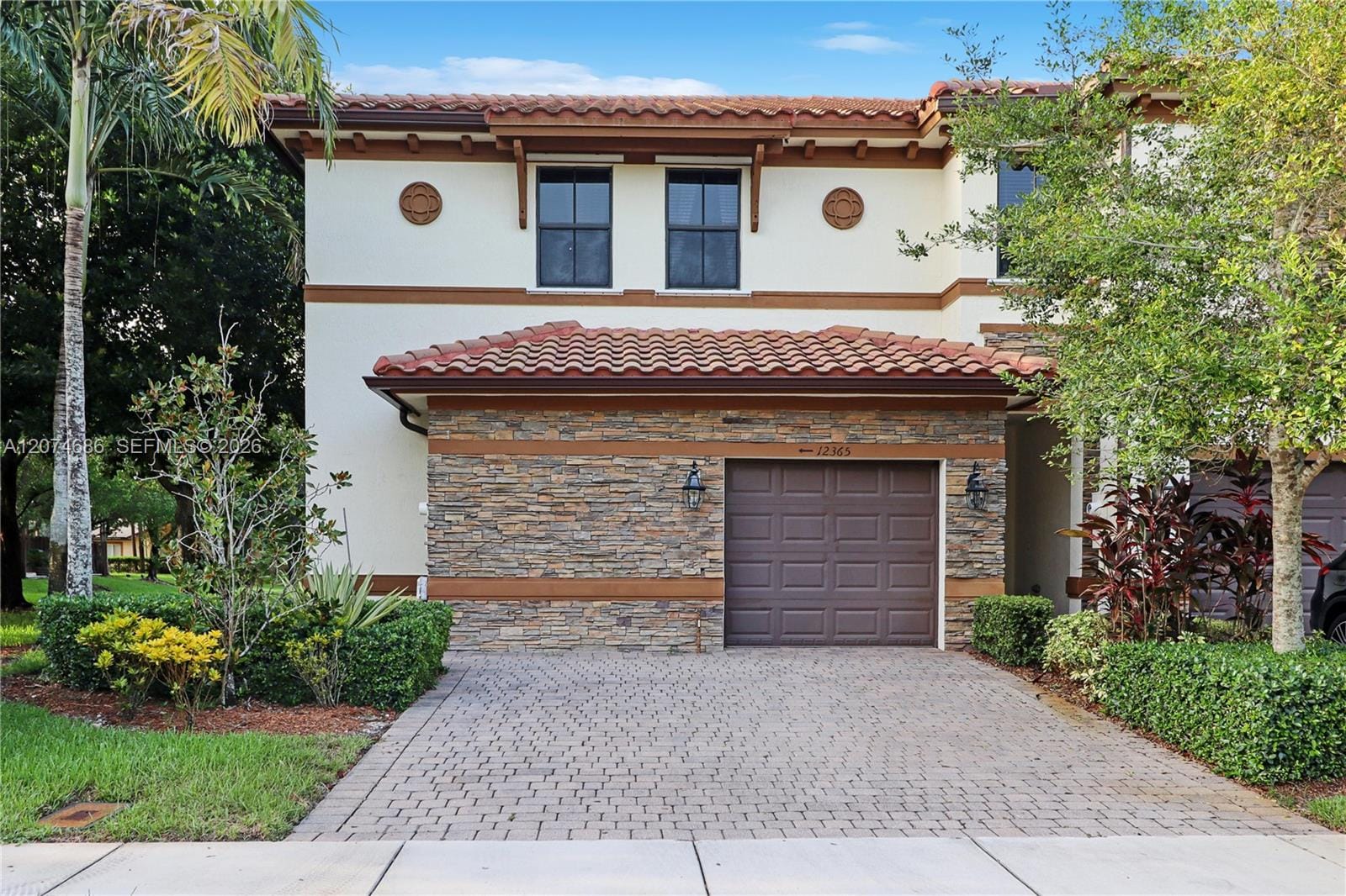 12365 S Village Circle, Davie, FL 33325