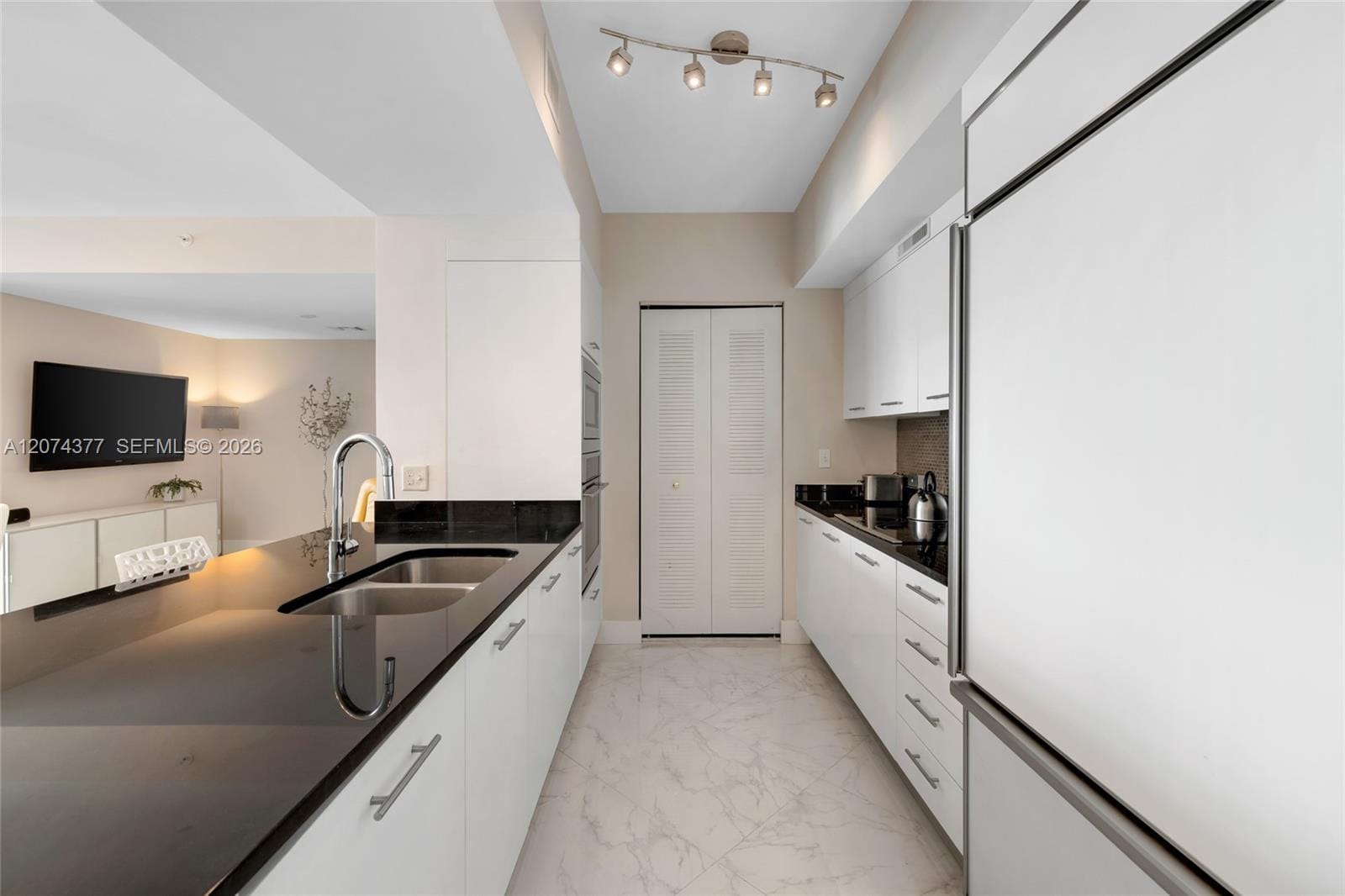 3951 S Ocean Drive 902 — photo 8