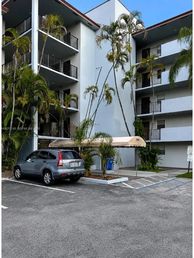 3955 N Nob Hill Road 403, Sunrise, FL 33351