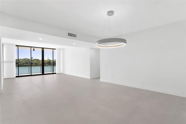 1000 Venetian Way 301/303, Miami, FL 33139