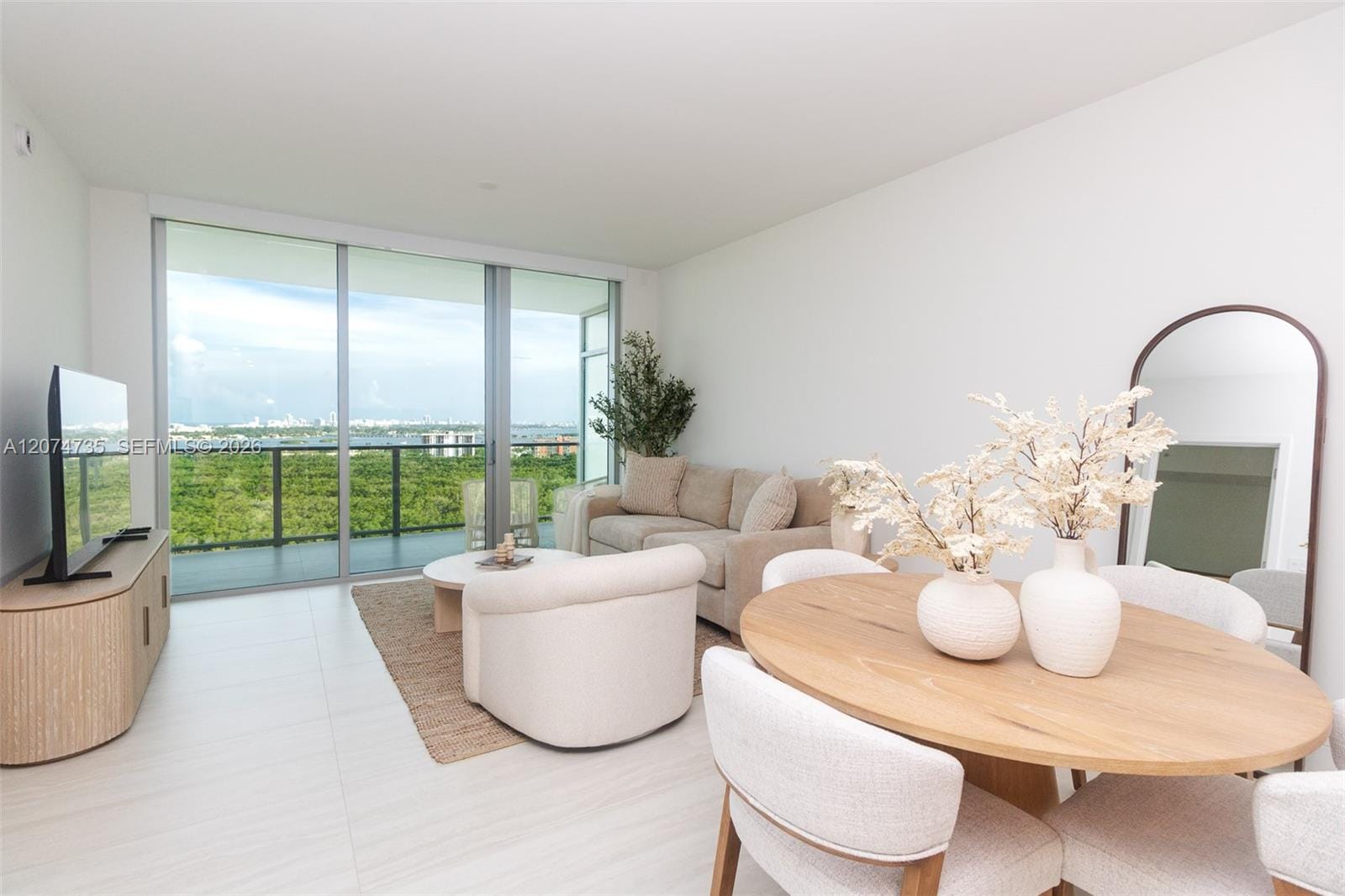 2411 Laguna Circle 1704 — photo 2