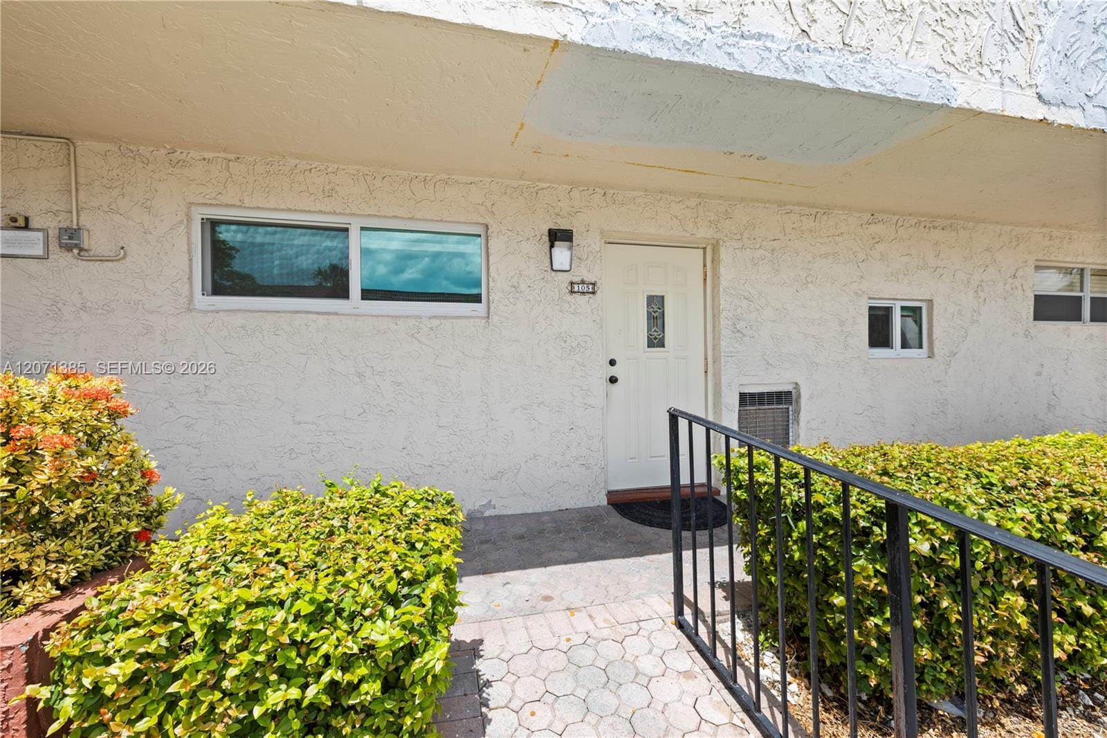 811 S Hollybrook Drive 105 — photo 8