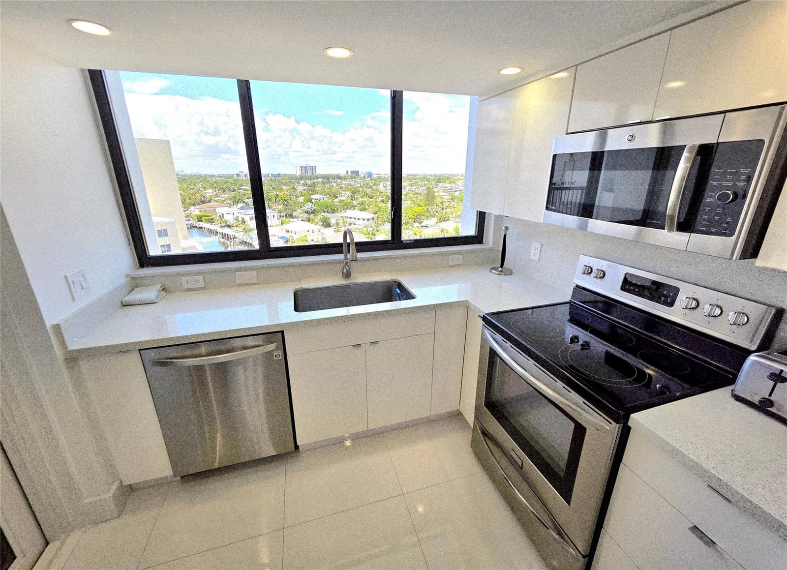 1631 S Ocean Boulevard 1006 — photo 11