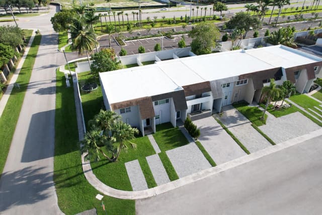 9054 NW 35TH Place, Villa Del Sol, Sunrise, FL